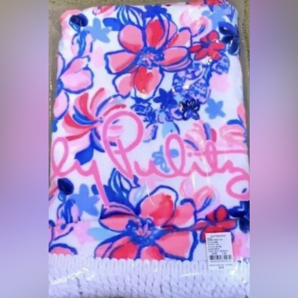NWT/NIP Lilly Pulitzer Beach Towel Resort White Party Like a Lobster G 30Wx60L - Picture 3 of 10